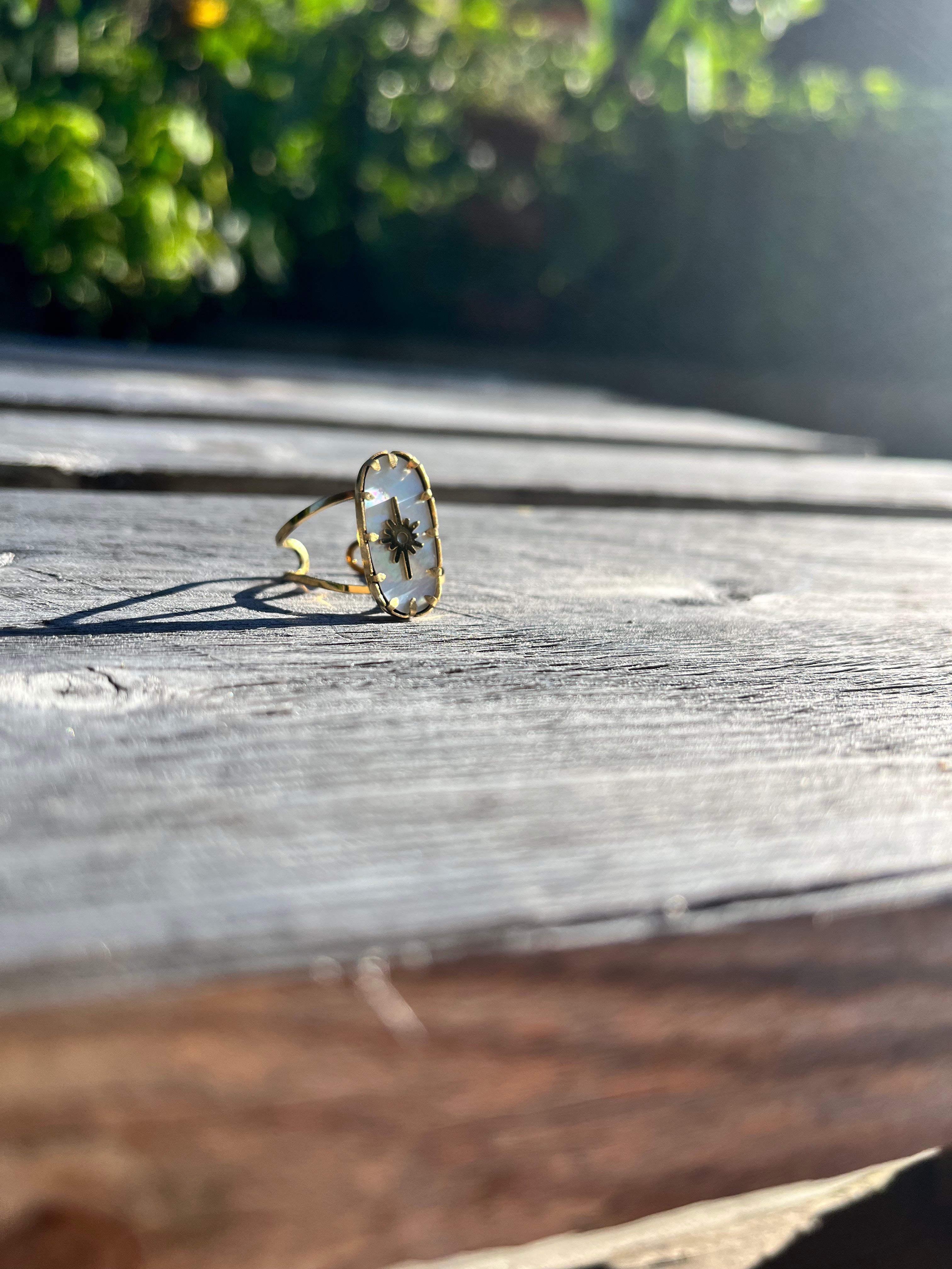 grosse bague blanche ajustable avec logo soleil  bague acier inoxydable