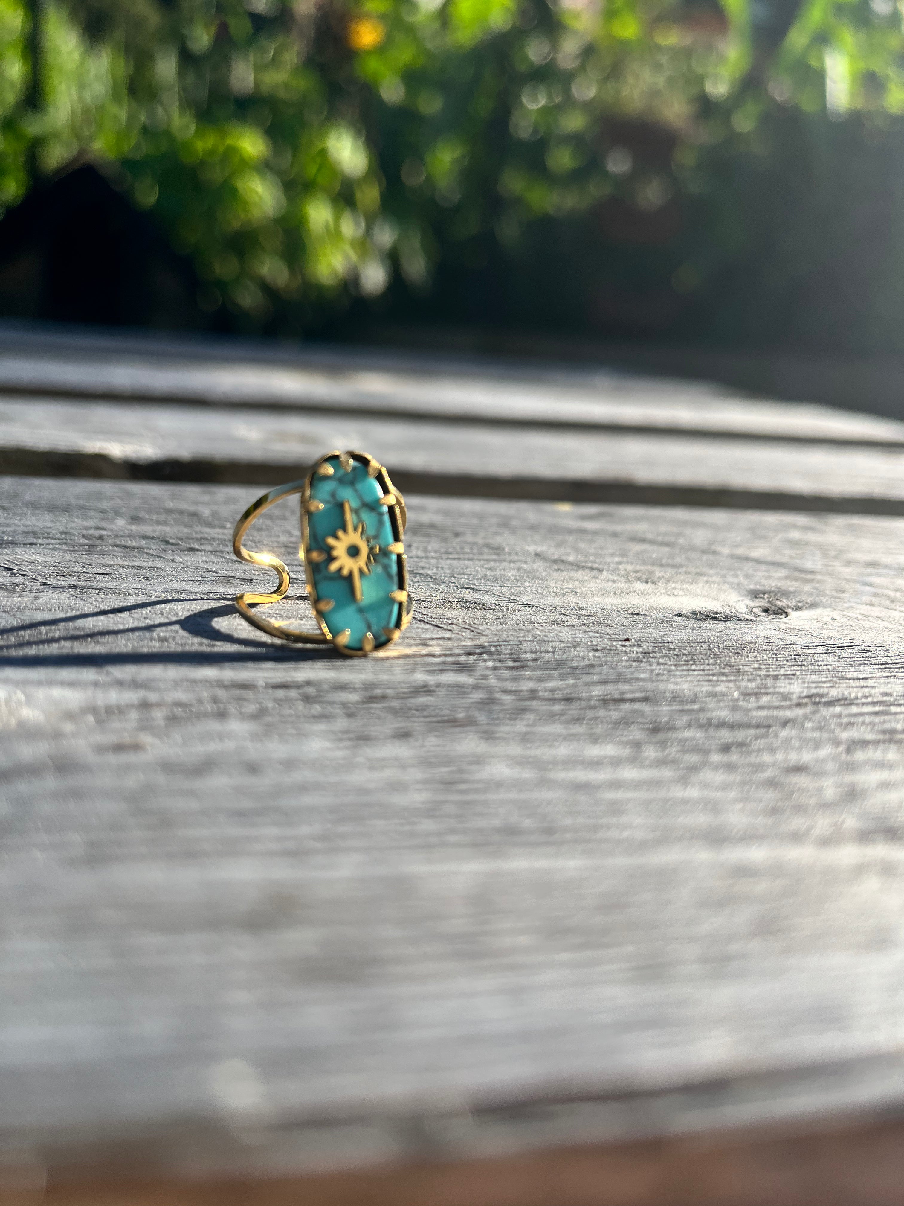 bague bleu turquoise avec un logo soleil, bague ajustable 