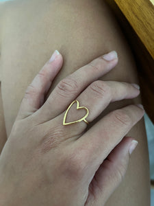 Bague fine en acier inoxydable en forme de coeur 